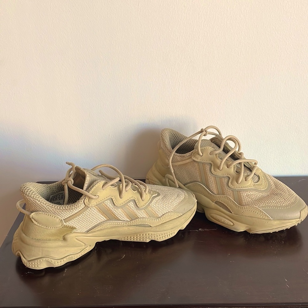 Adidas size 4 used for a couple days excellent condition and very comfortable